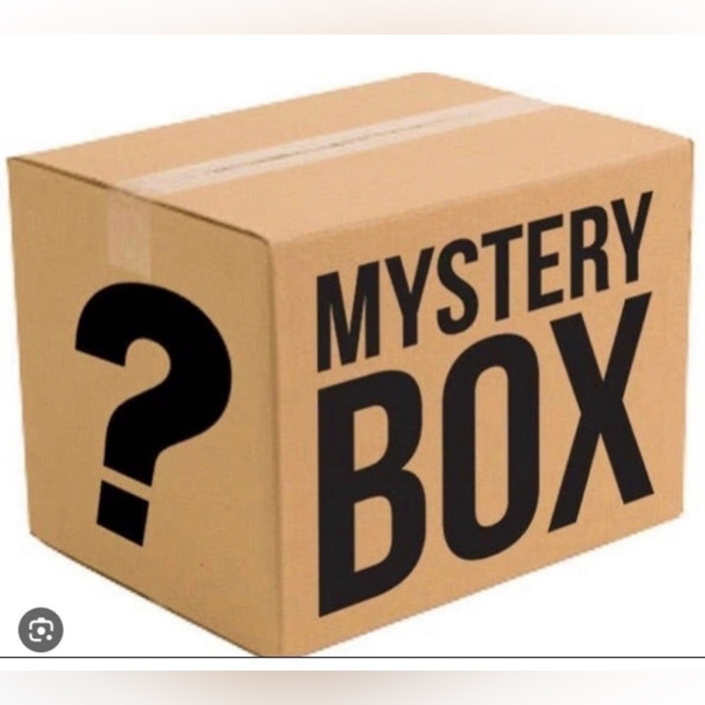 Women’s Medium & Large Top Mystery Box Bundle !